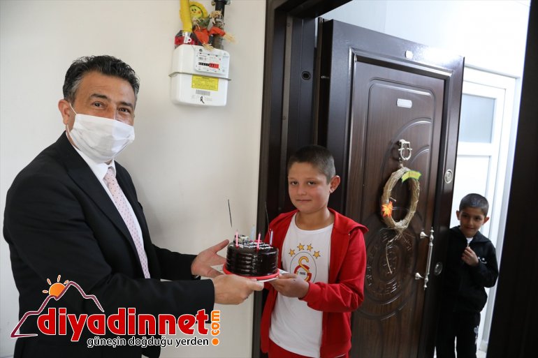 Bingöl'de 23 Nisan doğumlu 23 çocuğa doğum günü sürprizi