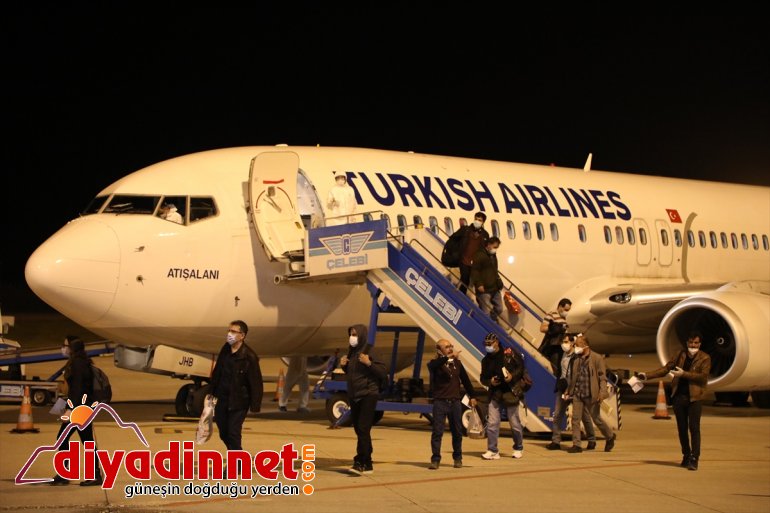 Macaristan'daki 125 Türk vatandaşı THY uçağıyla Bingöl'e getirildi