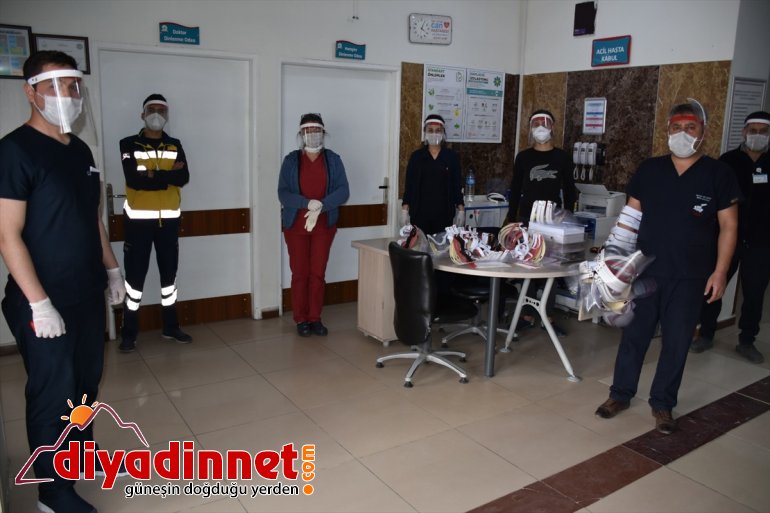 Tatvan'ta sağlık çalışanı ve güvenlik güçlerine siperlik dağıtıldı