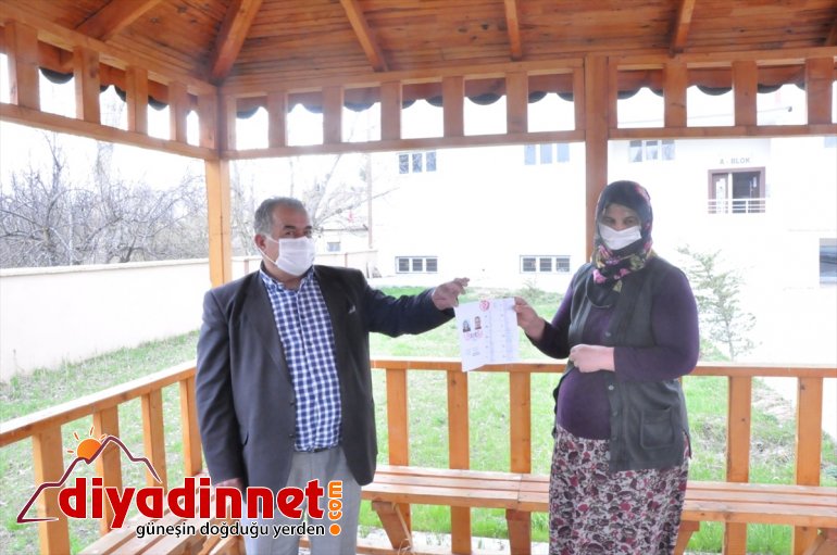 Yeni çiftin nikahı sosyal mesafeye kurallarına uyularak kıyıldı