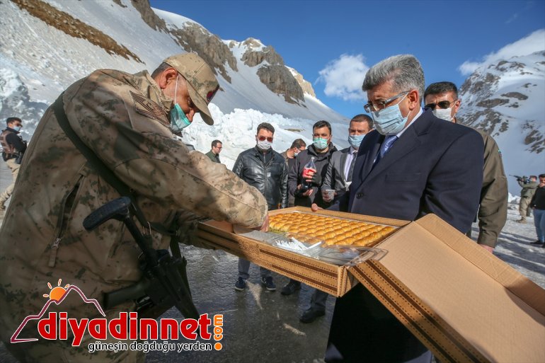 mücadele Bahçesaray sürüyor - 42 nedeniyle kaybettiği karla kişinin VAN yolunda hayatını Çığ 5