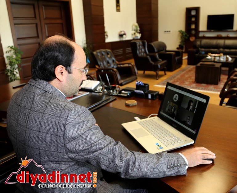 derslerinden eğitimle online üniversite Evden öğrencileri geri çıkmayan kalmıyor 3