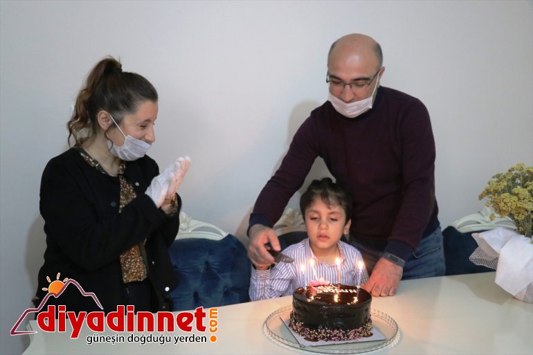 yaş doğumlu sürprizi çocuklara Doğu