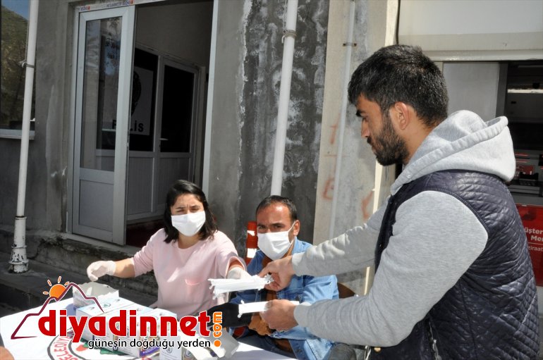 vatandaşlara ücretsiz dağıtıldı maske Çukurca