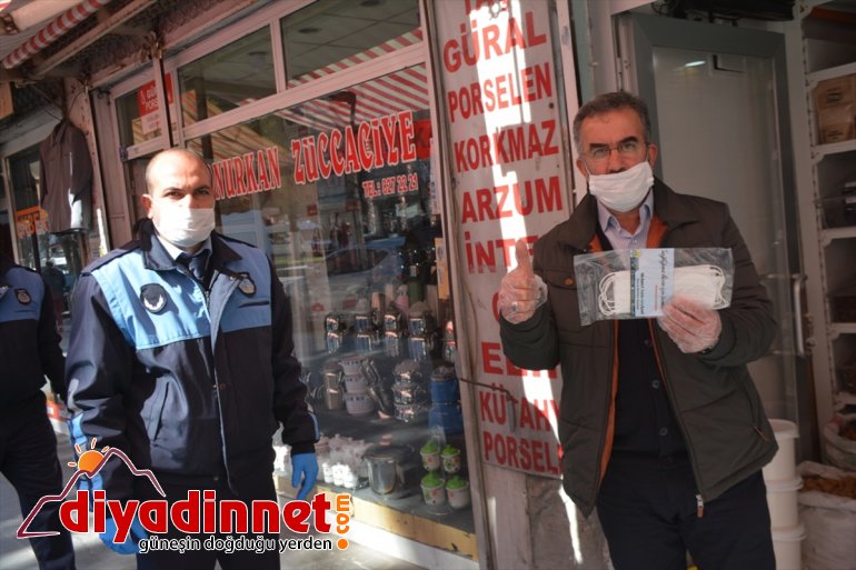 ücretsiz maske Tatvan Belediyesi esnafa dağıttı 3