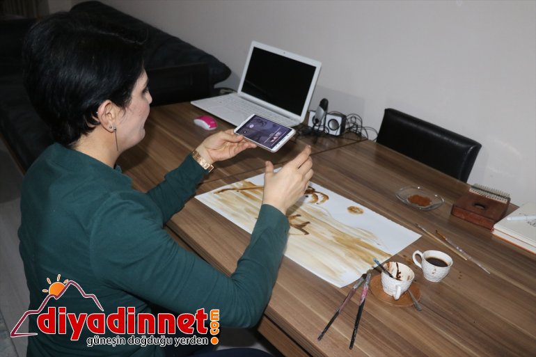 "Bir fincan kahve"yle uzaktan resim dersi yaptırıyor