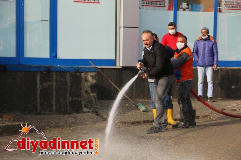 Diyadin'de caddeler tazyikli su ile yıkandı