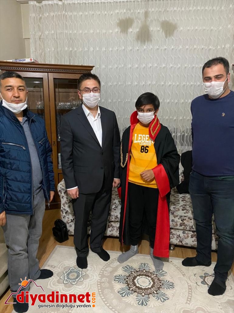 Başmemurunun Dönmez, giydirdi Koruma Başsavcısı Cumhuriyet İnfaz oğluna cübbe 1