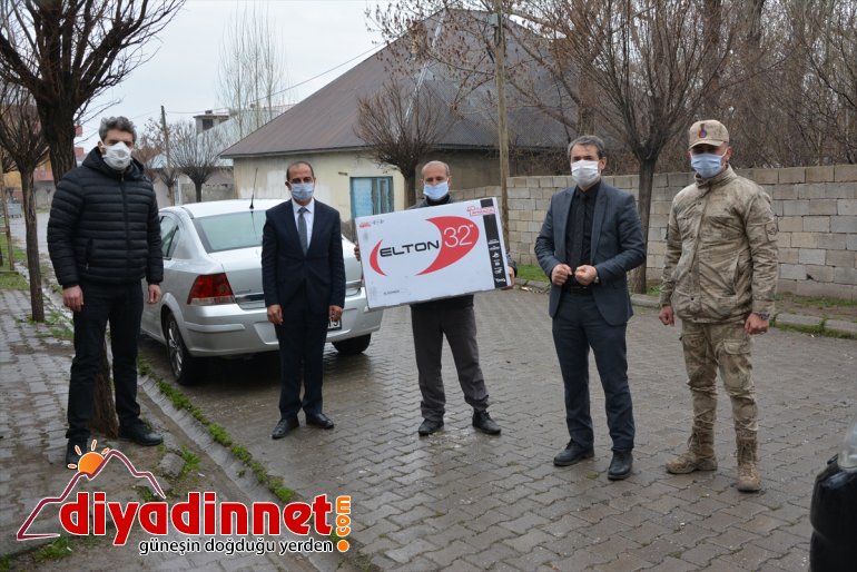 Televizyonları olmadığı için EBA TV'yi izleyemeyen Ağrılı kardeşlere destek