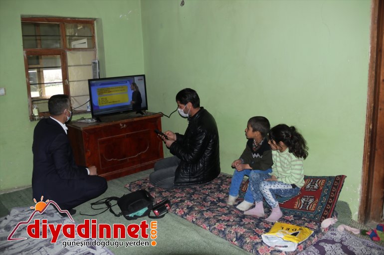 kardeşlere için edildi hediye yanan televizyon derslerini izleyebilmeleri evleri Van