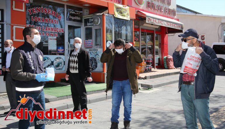 ekipleri polis maske dağıttı vatandaşlara Erzurum