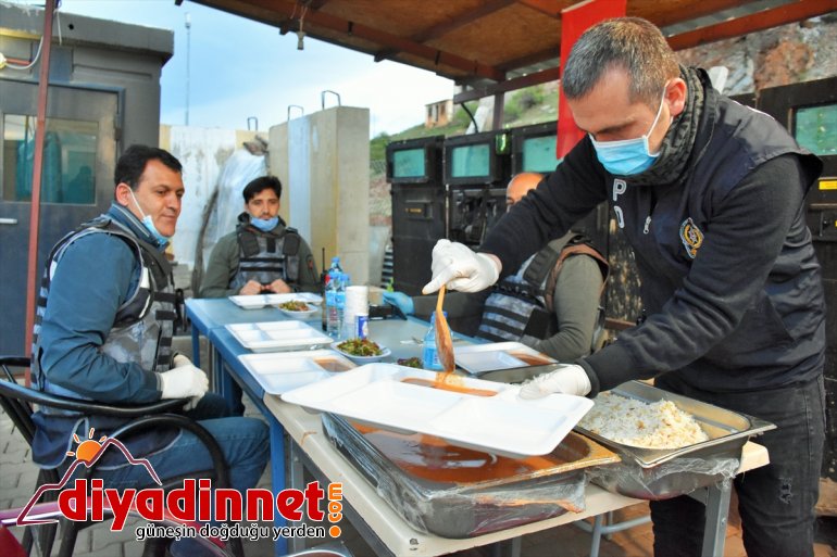 Polis - tetikte ilk MUŞ açtı elleri iftarlarını ekipleri 8