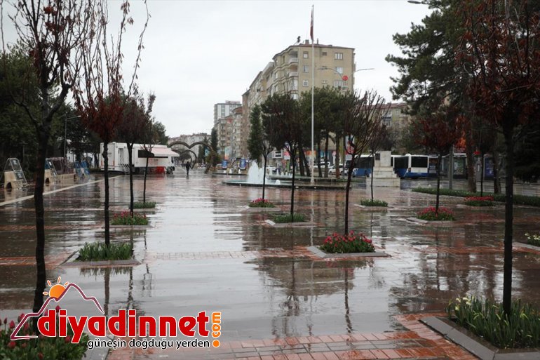 Elazığ'da 3 caddedeki yaya yürüme alanlarına sınırlandırma getirildi