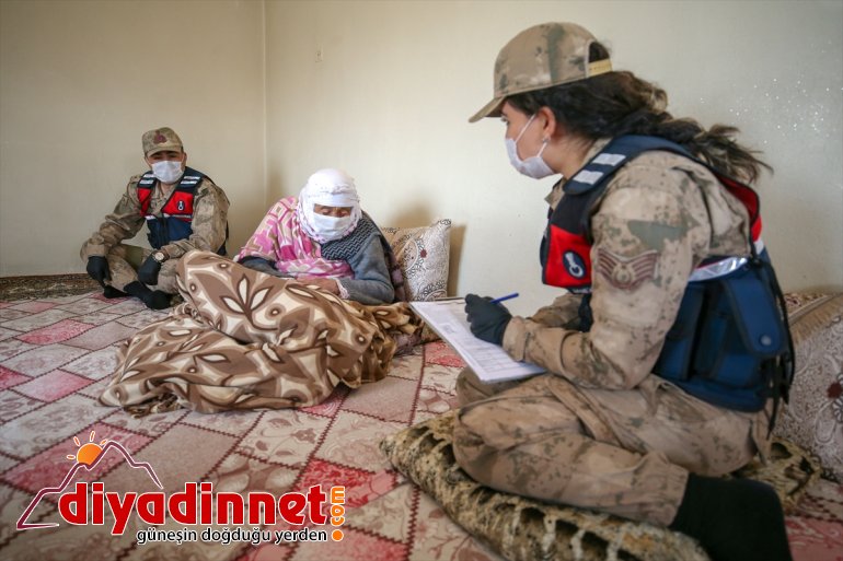 Jandarma ekipleri Emine ninenin gönlüne dokundu