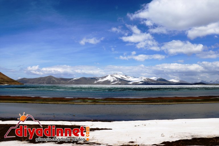 - buzlar saklı eriyor Gölü