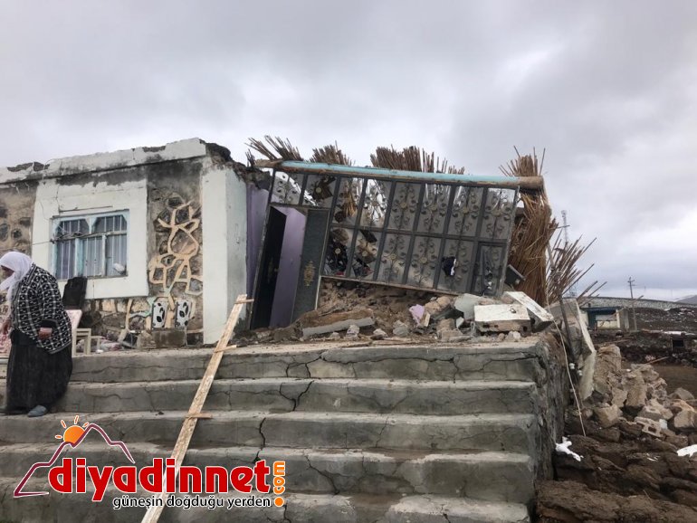 Evleri yıkılan aile yetkililerden yardım bekliyor2