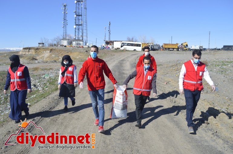 Genç Kızılay gönüllüleri, sokak hayvanlarını unutmadı