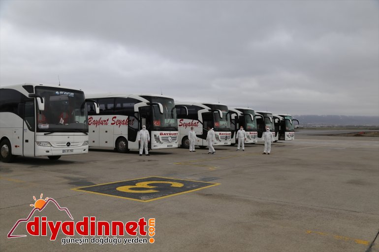 Moldova'dan uçakla Erzurum'a getirilen 159 Türk vatandaşı Bayburt'a gönderildi