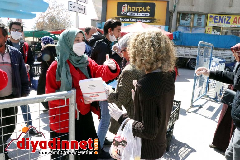 Elazığ'da pazar ve marketlere maskesiz girilmesine izin verilmedi