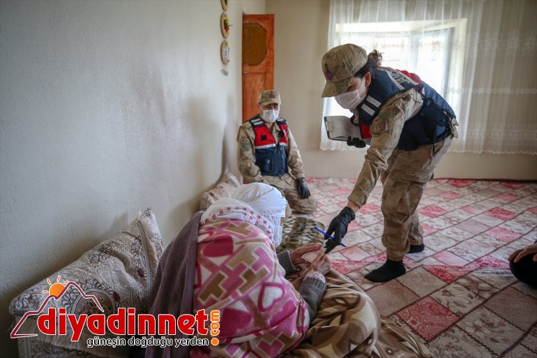 VAN Emine - Jandarma ekipleri gönlüne ninenin dokundu 5