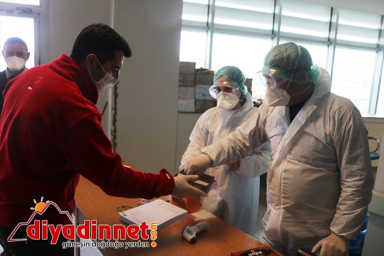 polis kandil sağlık gönüllülerinden  moral Kızılay görevlilerine simitli ve Ağrı