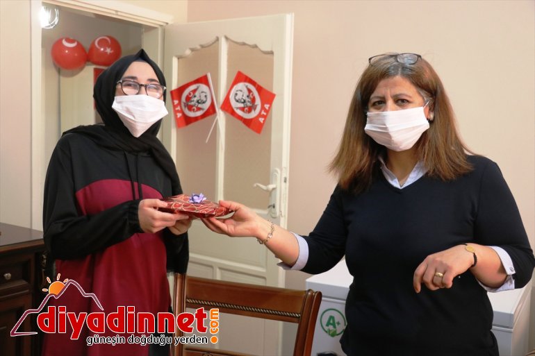 günü 23 çocuklara doğumlu Nisan sürprizi yaş Doğu