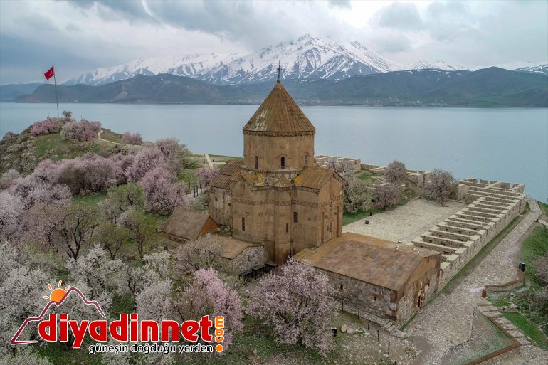 VAN bahar güzelliği ziyaretçisiz kaldı Akdamar Adası