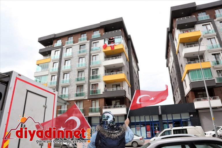 ikiz yeğenlerine VAN teyzeden Hemşire Nisan 23 sürprizi  - 5