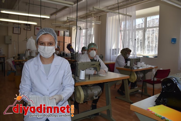 kadınlar, sağlıkçılar için maske Karslı üretiyor 7