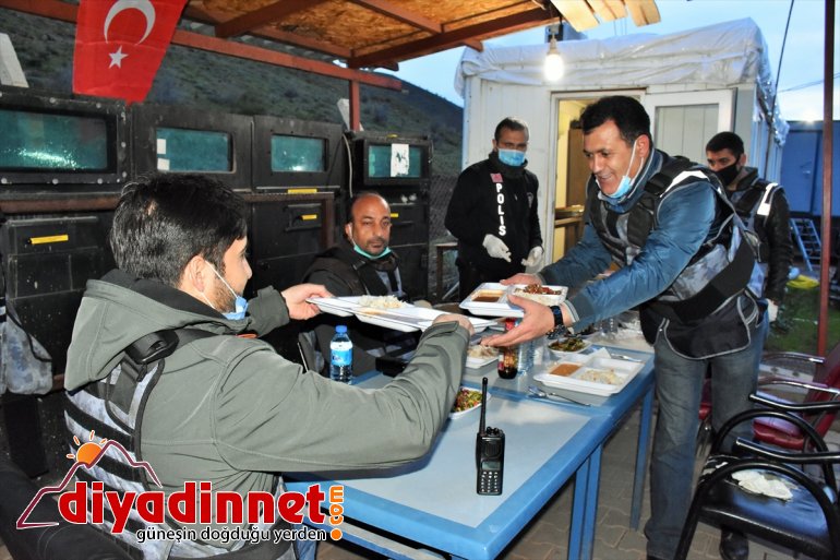 açtı ilk Polis ekipleri iftarlarını elleri MUŞ - tetikte 3