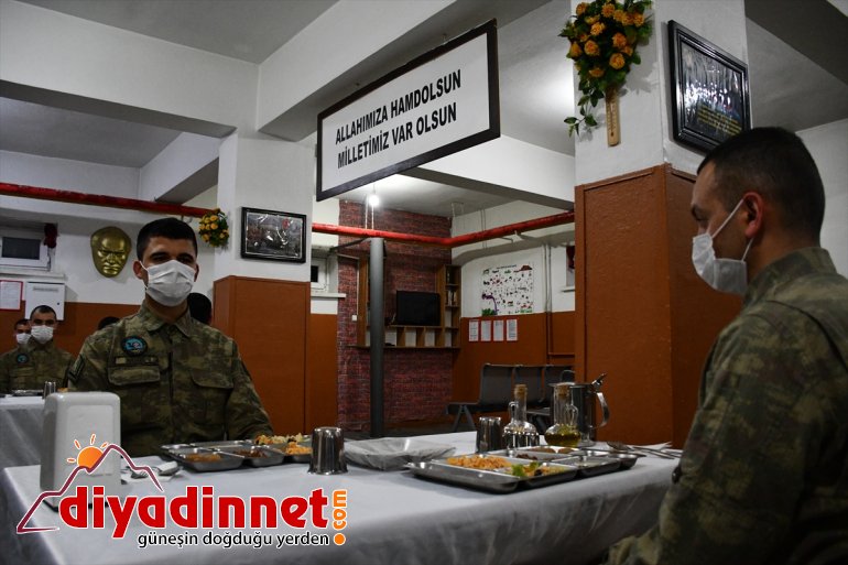 "Hudut Kartalları" ilk iftarlarını vatan nöbetinde yaptı