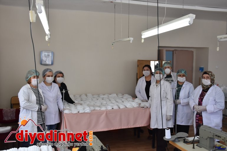 üretiyor için maske sağlıkçılar kadınlar, Karslı 6