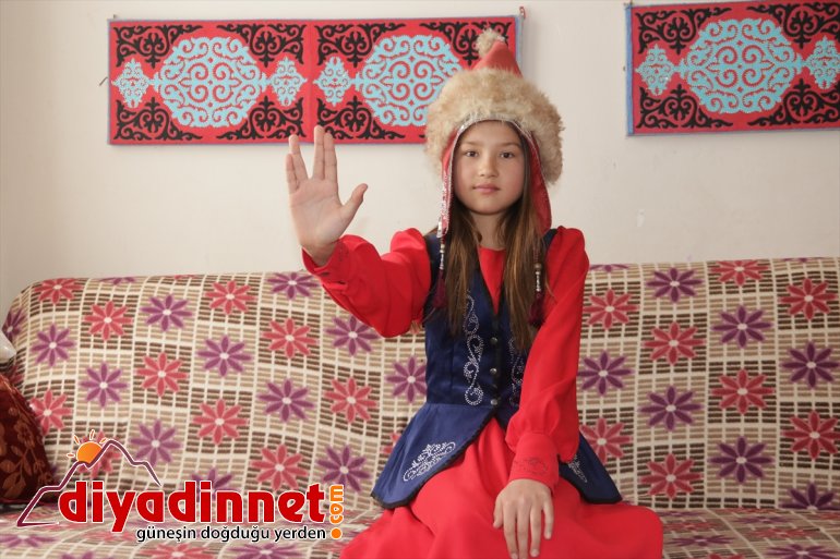 Van'da Kırgız çocuklardan 'Evde kal' klibi