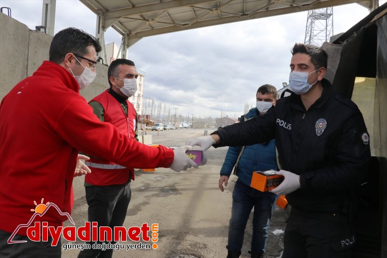 Kızılay  sağlık görevlilerine Ağrı