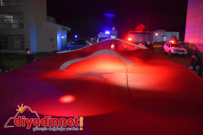 Yurtta karantinada kalan vatandaşlara MUŞ - konseri moral 5