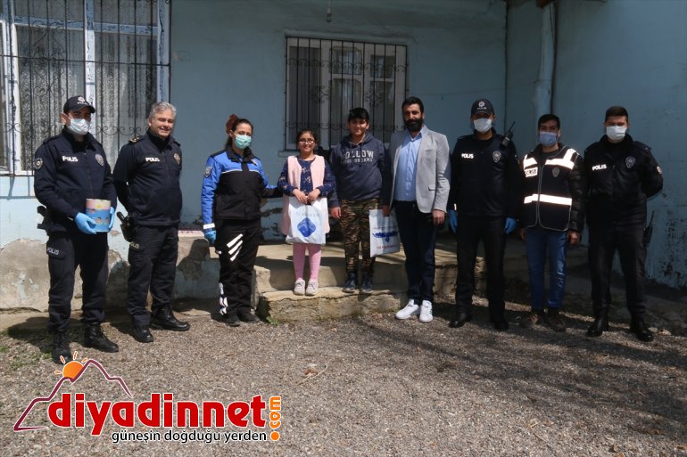 Ağrılı kardeşler, kumbaralarındaki paraları Milli Dayanışma Kampanyası'na bağışladı