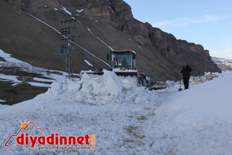 Kışın VAN yolu nedeniyle - mezra kar kapanan açıldı 3