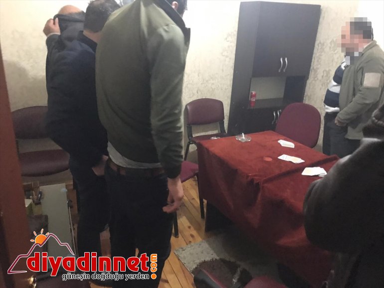 kişiye ihlalden yakalanan  kahvehanede mesafeyi Kars