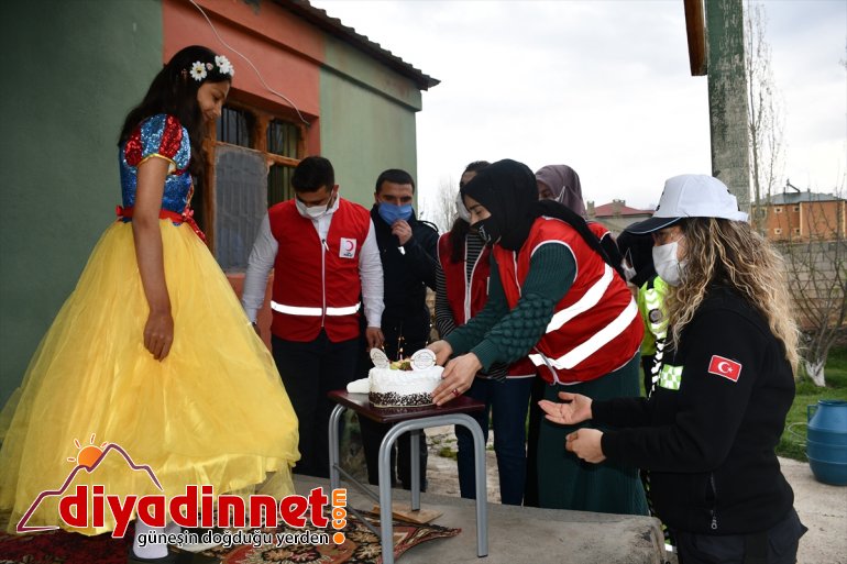 kız çocuğuna Engelli sürprizi günü doğum 5