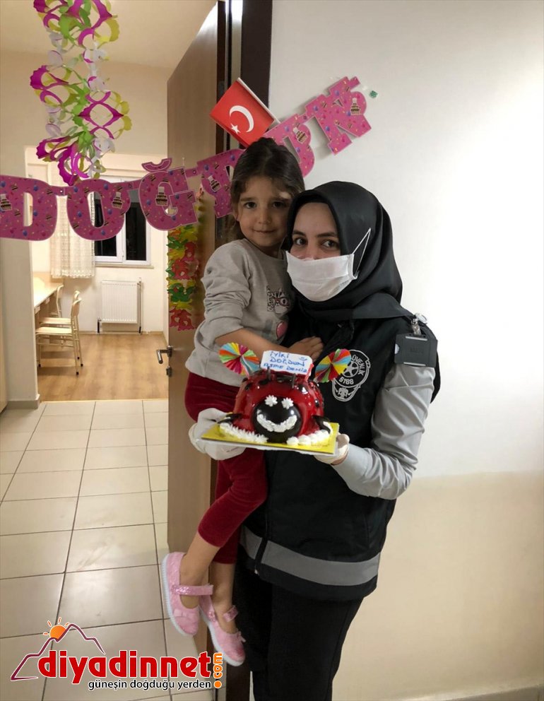 Bitlis'te karantinaya alınan küçük kıza doğum günü sürprizi