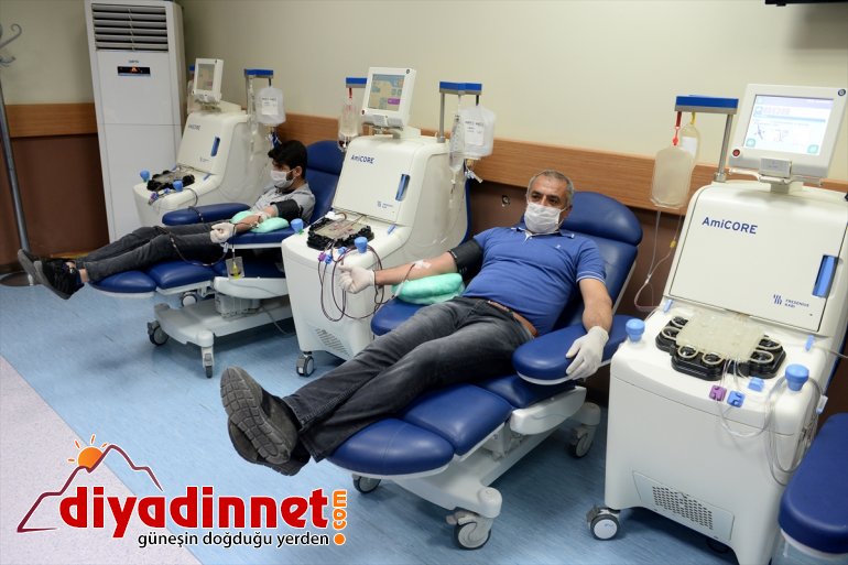 Koronavirüsü yenen babadan sonra oğlu da immün plazma bağışçısı oldu