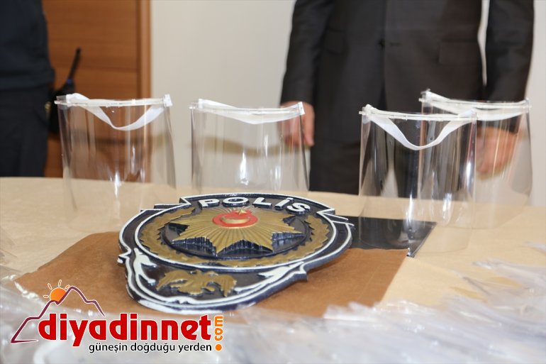 AĞRI polislere hediye siperlikler edildi Yüz koruyucu - 3