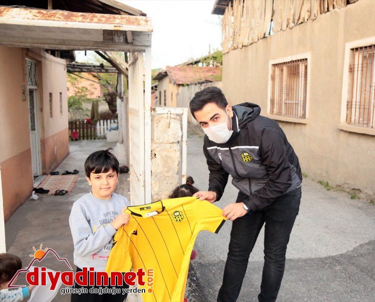 Yeni Malatyaspor Kulübünden çocuklara forma