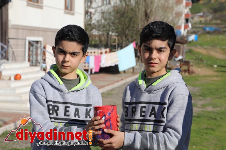 Bingöl'de yetim ikizler, kumbaralarındaki parayı kampanyaya bağışladı