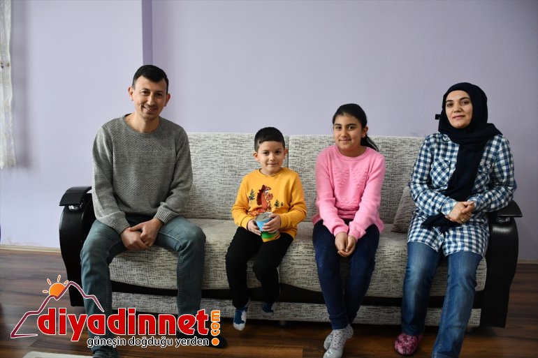 Ağrı'da iki kardeş kumbaralarındaki parayı Milli Dayanışma Kampanyası'na bağışladı