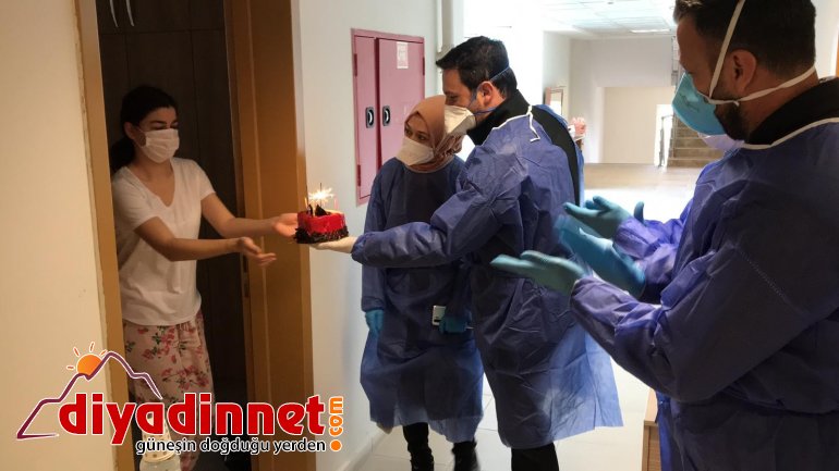 KYK da karantinaya alınan vatandaşa doğum günü sürprizi3