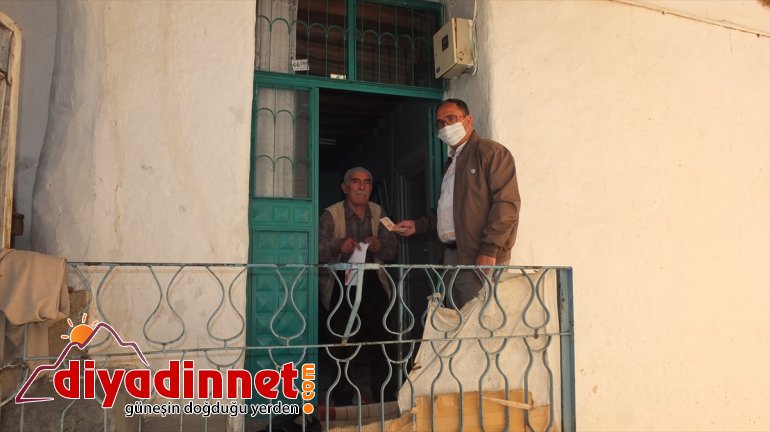 Emekli maaşının yarısını Milli Dayanışma Kampanyası'na bağışladı