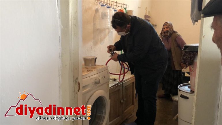 yetişti makinesi ekipleri Vefa yaşlı çiftin çamaşır Ağrı