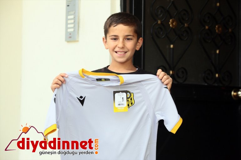 Malatyaspor forma  çocuklara Yeni Kulübünden 5