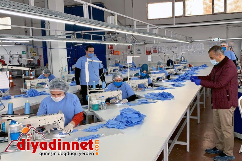 Tunceli'de tekstil atölyesi vatandaşlara ücretsiz maske dağıtmak için üretime başladı